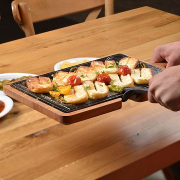 Lava Döküm Ahşap ve Döküm Demir Hot Plate Servis Tahtası. Ölçü 22x33cm.
