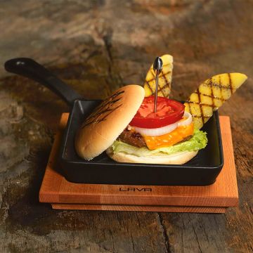 Lava Döküm Mini Kare Izgara Tava Kayın Ahşap Altlıklı Döküm Demir Yekpare Saplı Ölçü 16x16cm.