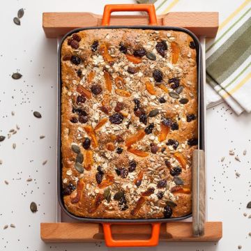 Lava Döküm Dikdörtgen Rosto ve Fırın Tepsisi Kayın Servis Ahşabı Döküm Demir Yekpare Çift Kulplu Ölçü 26x40cm.