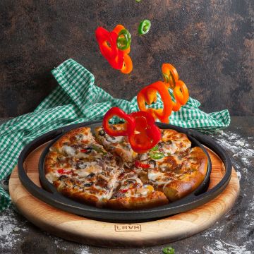 Lava Döküm Yuvarlak Pizza Krep Pankek Tavası Döküm Demir Yekpare Çift Kulplu Kayın Servis Ahşabı Çap(Ø)20cm.