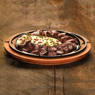 Lava Döküm Yuvarlak Pizza Krep Pankek Tavası Döküm Demir Yekpare Çift Kulplu Kayın Servis Ahşabı Çap(Ø)28cm.